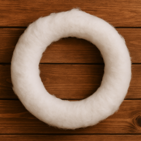 Miękki biały wianek – idealna baza do zimowych dekoracji DIY (25 cm)