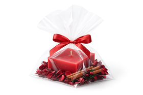 Kwadratowa czerwona świeca w zestawie prezentowym z potpourri i laskami cynamonu – zapakowana w celofan z kokardą