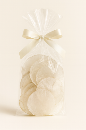 Muszle Capiz 7–11 cm 12 szt – GrandDeco Naturalne, perłowe krążki do dekoracji świątecznych i zimowych aranżacji